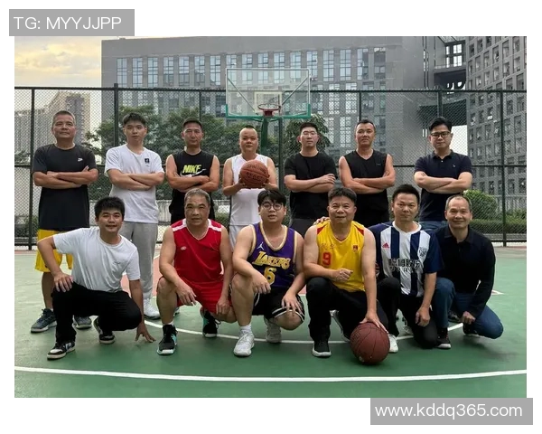 男明星热爱篮球的背后故事与他们的运动精神探讨